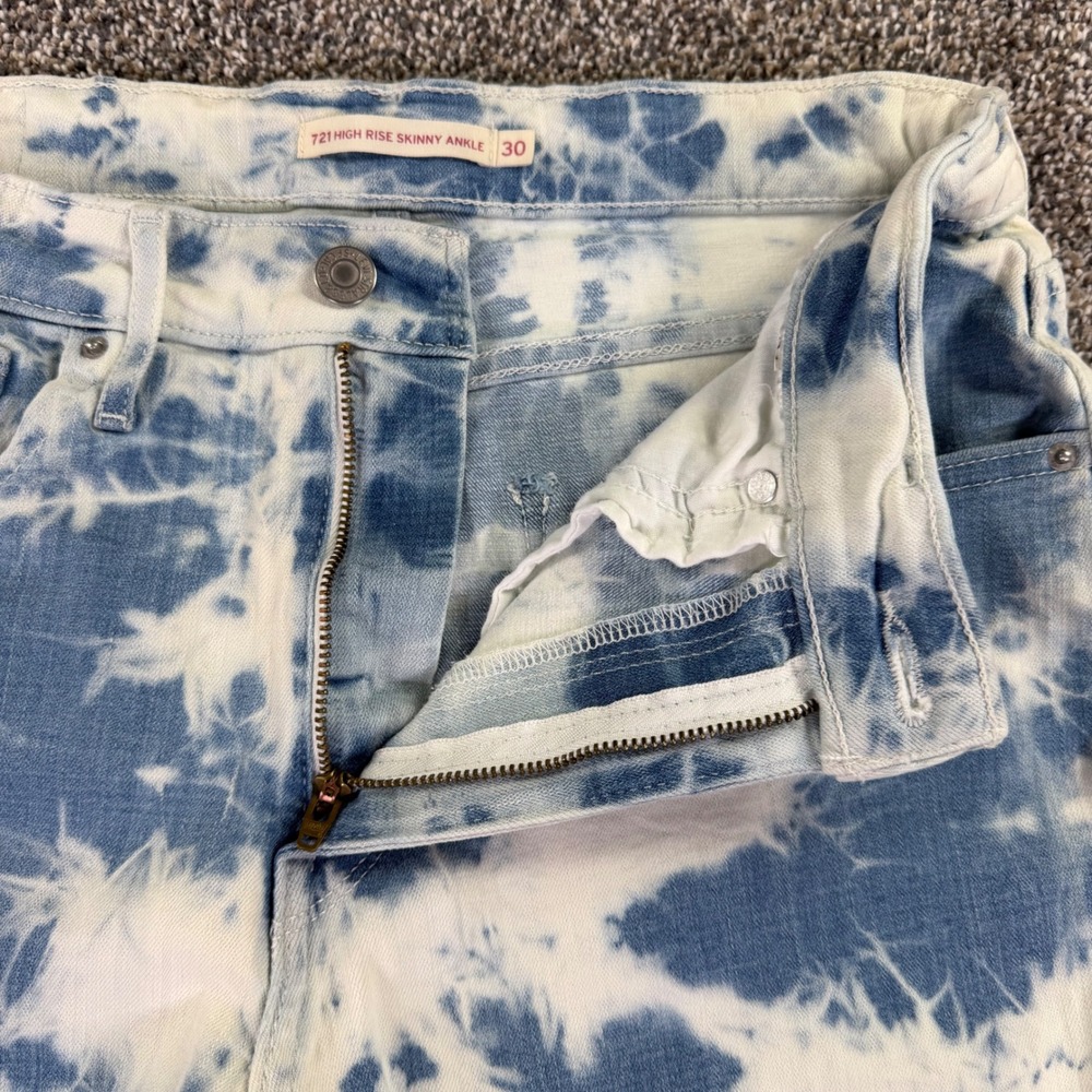Levis 721 High Rise Skinny Ankle Tie Dye Jeans Blue White Raw Hem Womens 30 - Picture 3 of 13